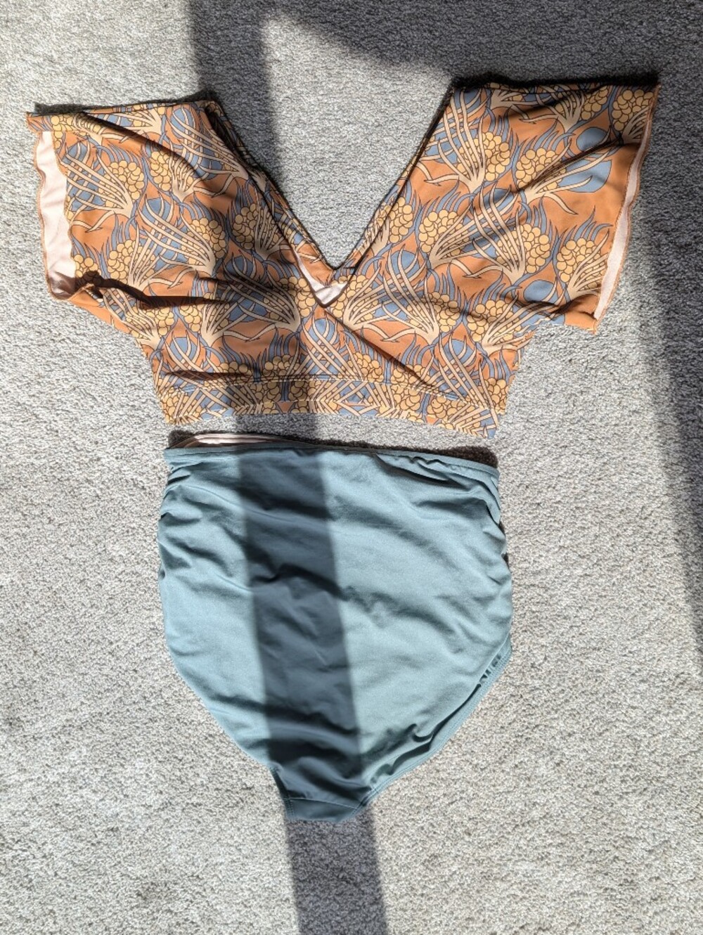 Albion Floral V-Neck Crop Top with Teal High-Waist Bottoms - Picture 4 of 6
